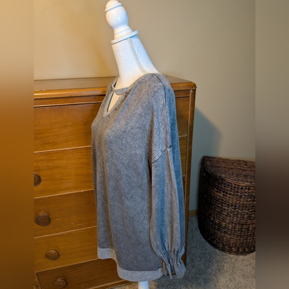 A&I GRAY Denim Wash V Neck Softy Scrunch Sleeve Sweatshirt PULLOVER - Picture 4 of 10